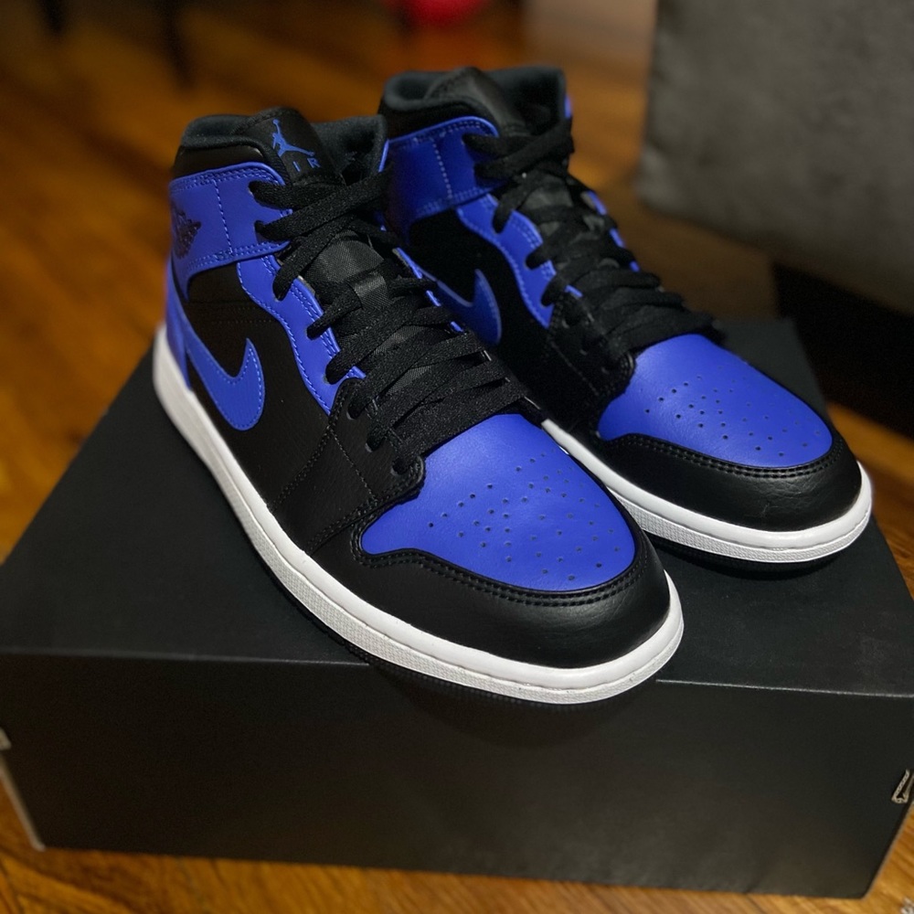 Brand new Jordan Mid 1 Retro Blue - Picture 3 of 5